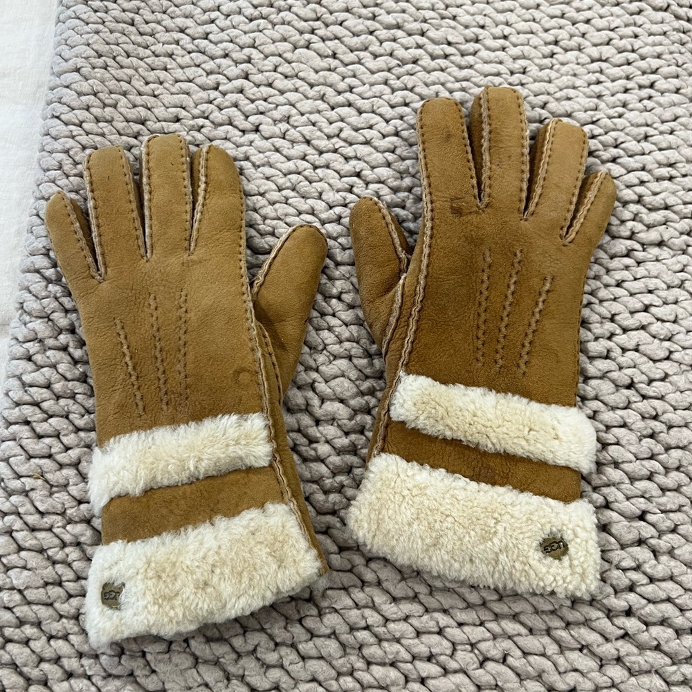 UGG GLOVES